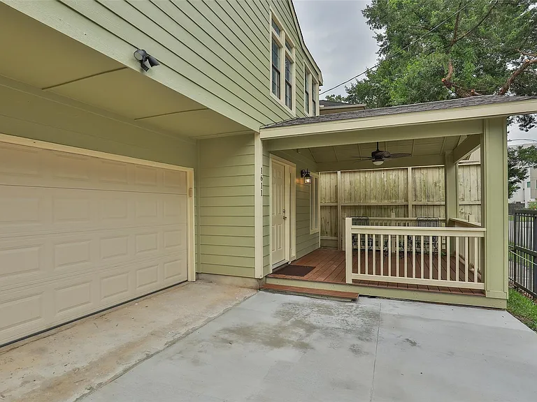 1611 Oakdale St — Photo 5