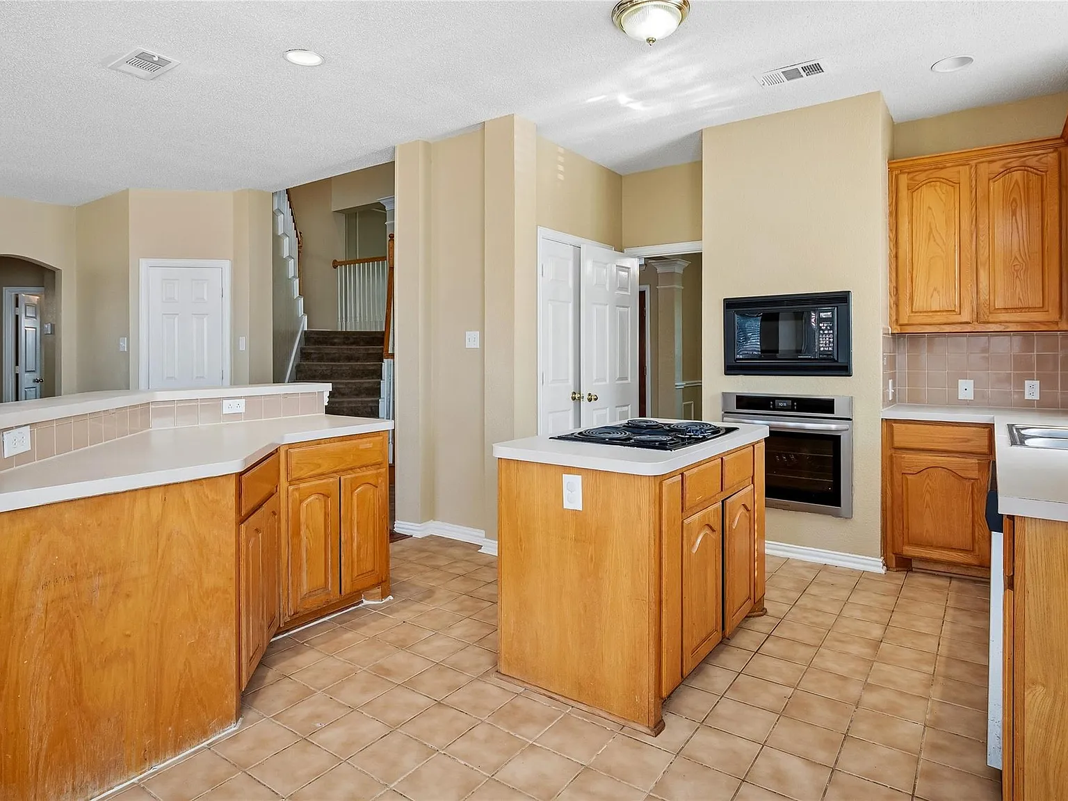 4 bed, 2669 sqft, $3,250 — Photo 4