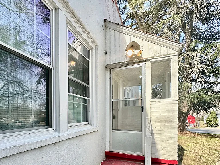 405 E Elm St — Photo 4