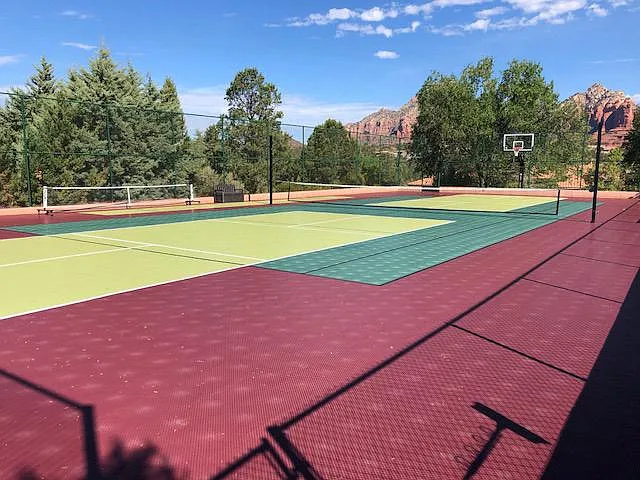 Community tennis court