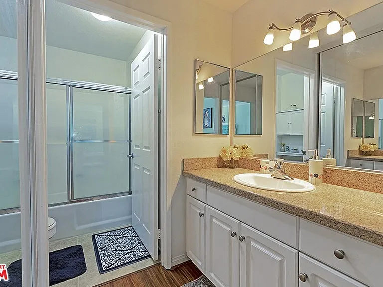 21550 Burbank Blvd #302 — Photo 5