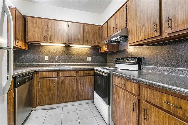 2500 Houma Blvd #323 — Photo 2