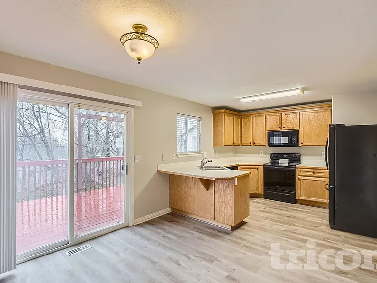 835 N 975 E — Photo 10