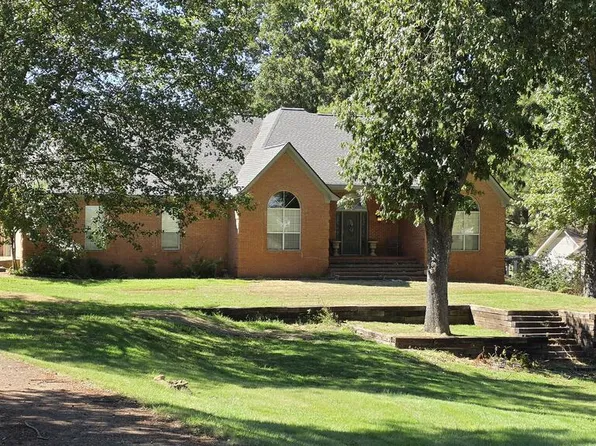 124 Gwen Rd, Senatobia, MS 38668