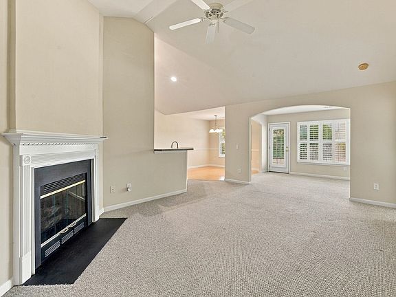3rd image of 322 Whitchurch St.