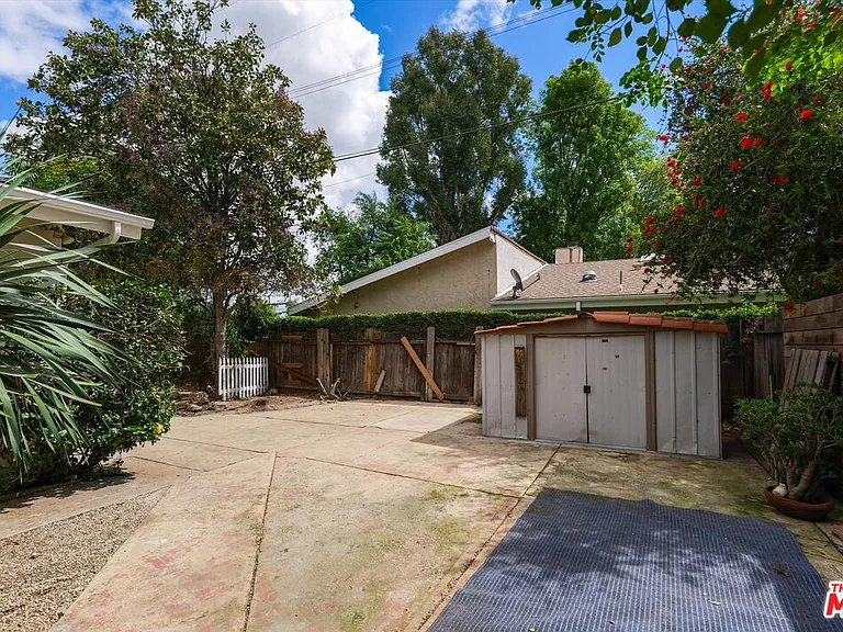 22750 Clarendon St — Photo 38