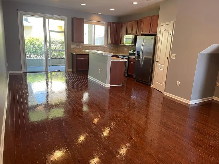 8855 Inlet Bluff Dr — Photo 4