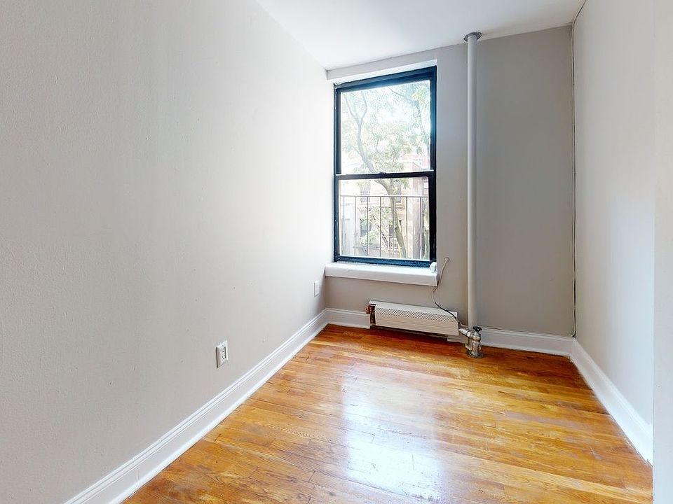2nd image of 102 Saint Marks Pl #9-1