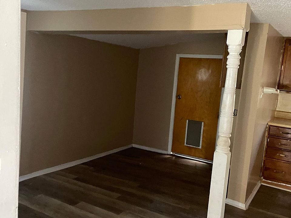 2nd image of 121 N Park Ave