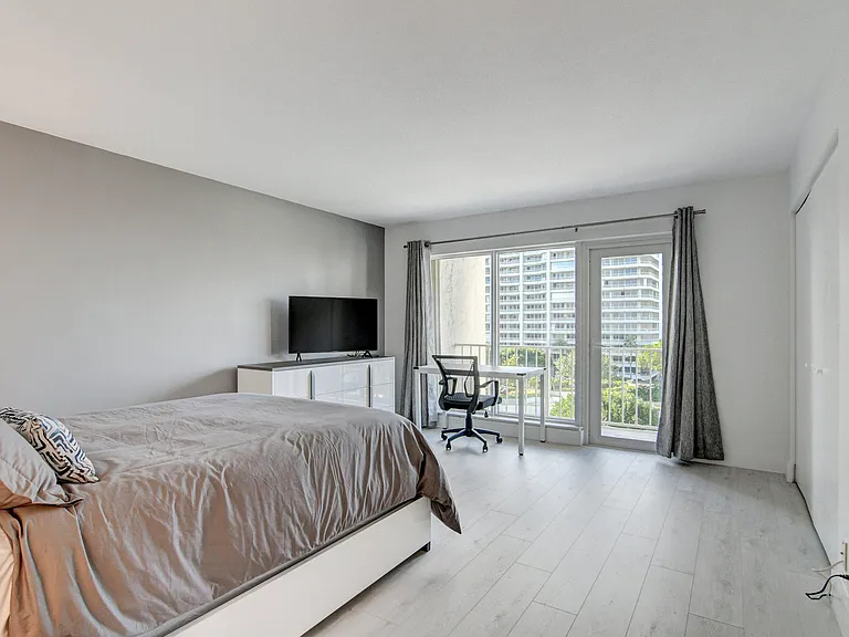4301 N Ocean Blvd #507 — Photo 32