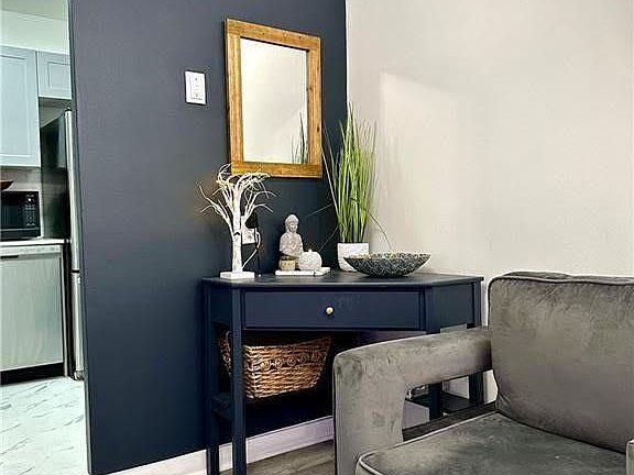 4th image of 563 Mornington Ave #212