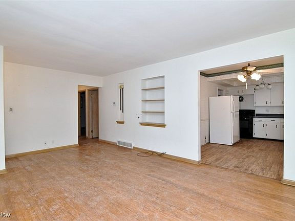 5th image of 123 Willard Ave
