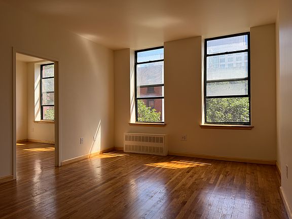 3rd image of 403 W 40th St APT 3FE