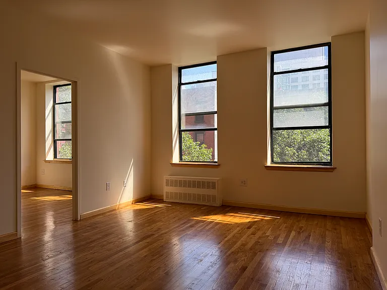 403 W 40th St #3FE — Photo 3
