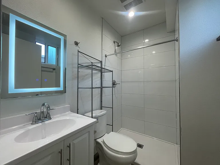 1532 W 37th St #1530 — Photo 17
