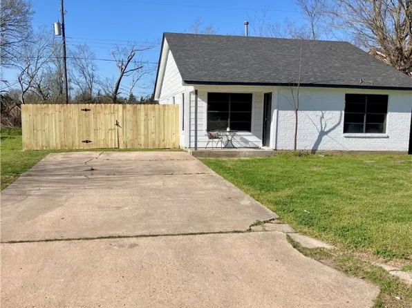 1104 Bittle Ln, Bryan, TX 77803
