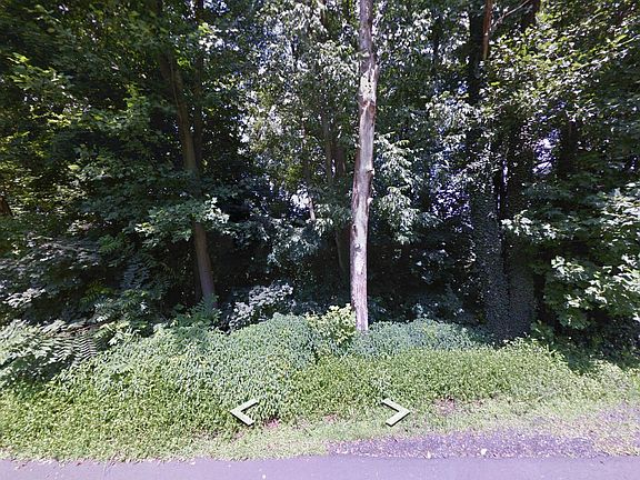 2nd image of 4582 Belmont Ave