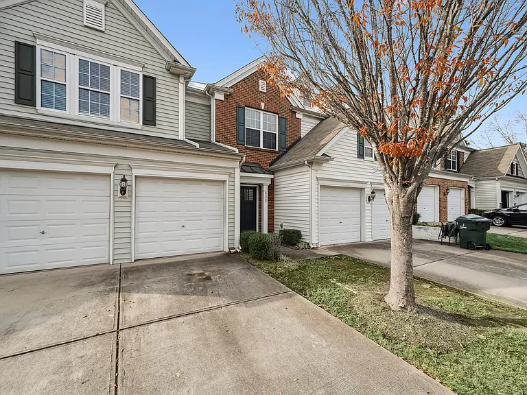 8223 Pilots View Dr — Photo 2