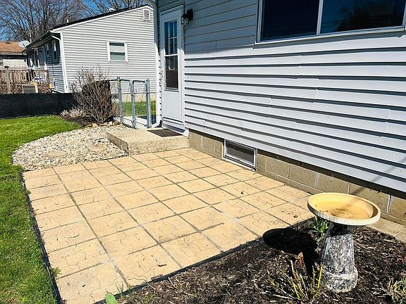 3rd image of 501 Woodland Dr