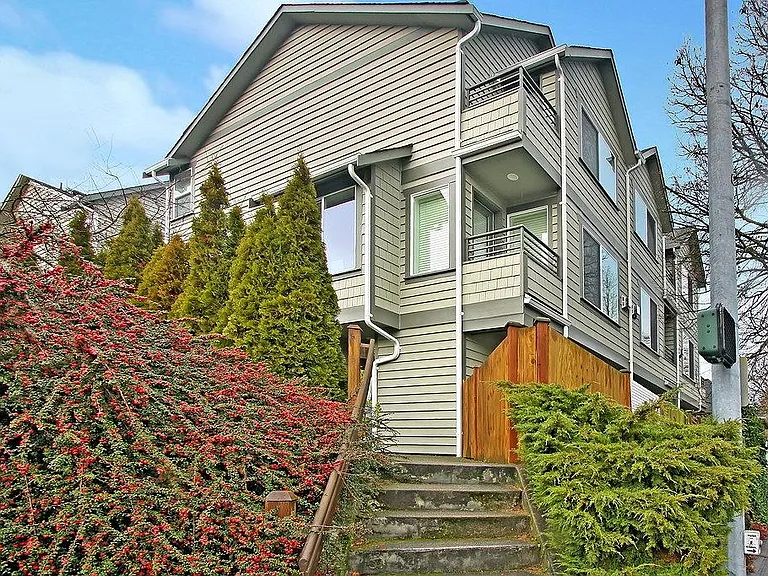9501 Roosevelt Way NE #C — Photo 1