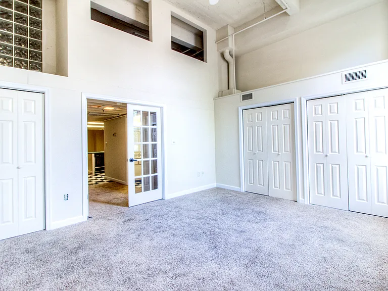 Sydnor Flats — Photo 13