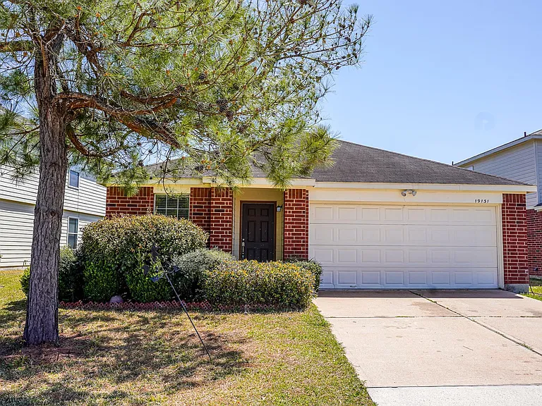 19131 Prairie Bluff Dr — Photo 1