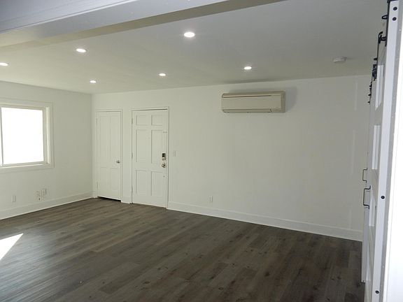 2nd image of 6055 Cahuenga Blvd Suite 2