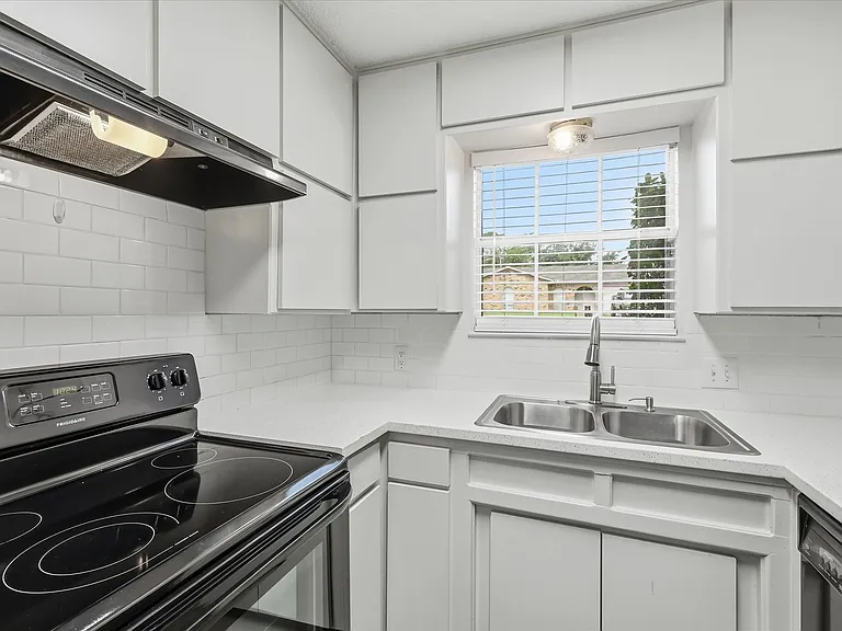 6540 Bernadine St — Photo 8