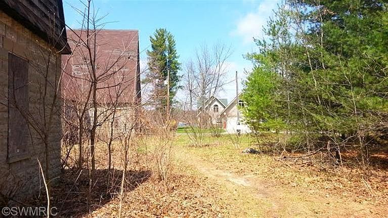 2nd image of 6026 E Lakeshore Dr