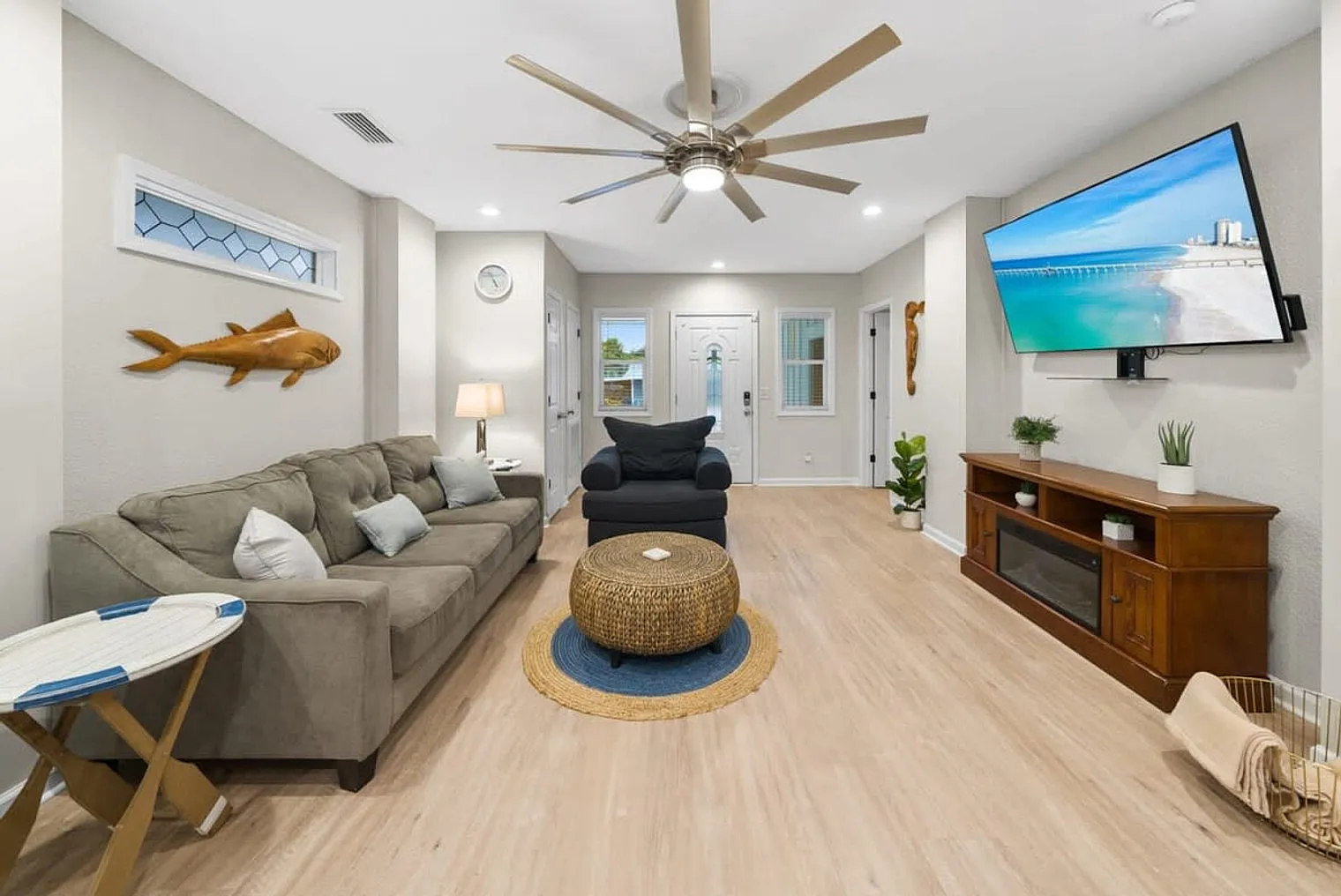 4 bed, 4.0 bath, 2497 sqft, $6,083 — Photo 1