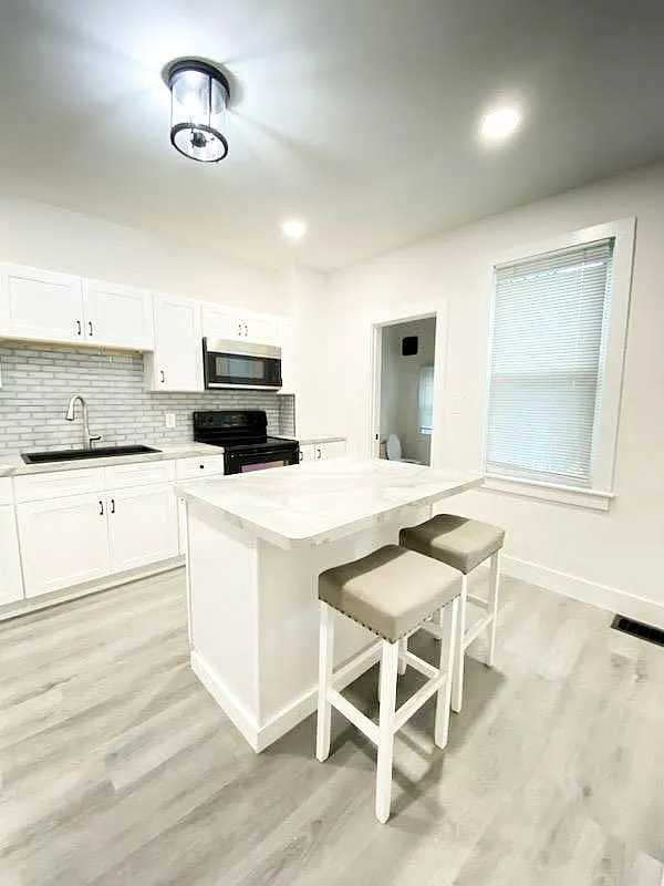 1 bed, 800 sqft, $1,595 — Photo 2
