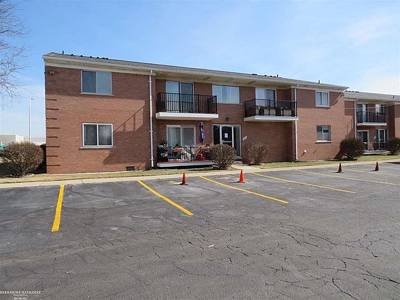 2nd image of 32175 Beaconsfield St #40