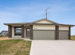 14719 Bentwood Cir, Urbandale, IA 50323