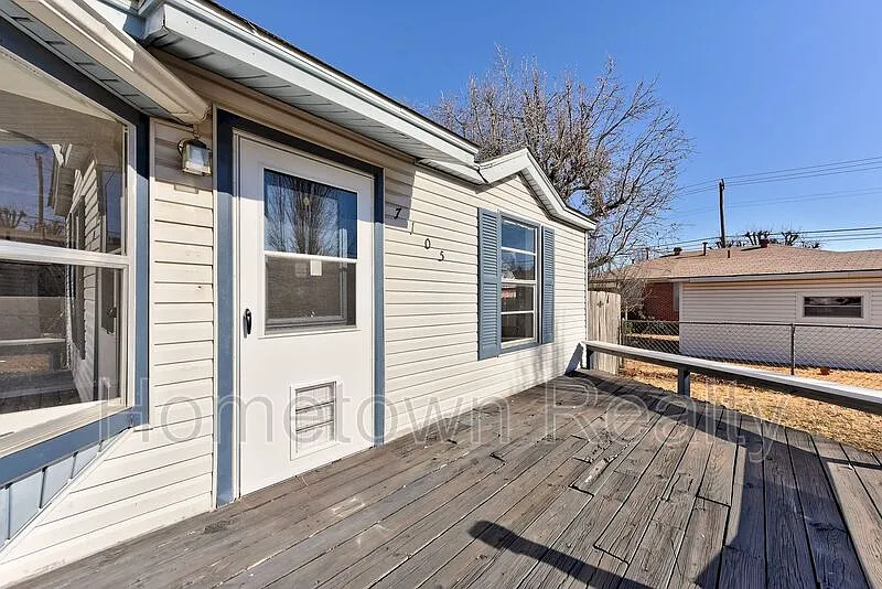 3 bed, 2.0 bath, 1282 sqft, $1,395 — Photo 2