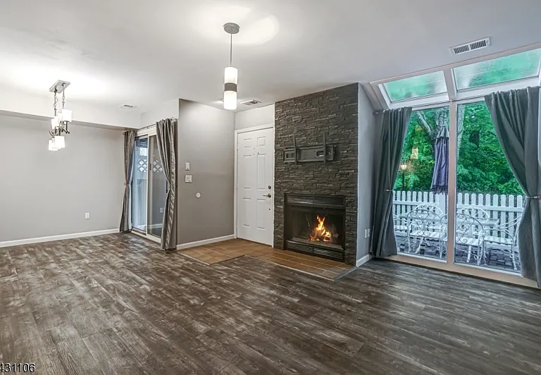 7 Sussex Ct — Photo 5