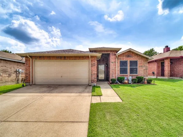 8400 Cotton Valley Ln, Arlington, TX 76002