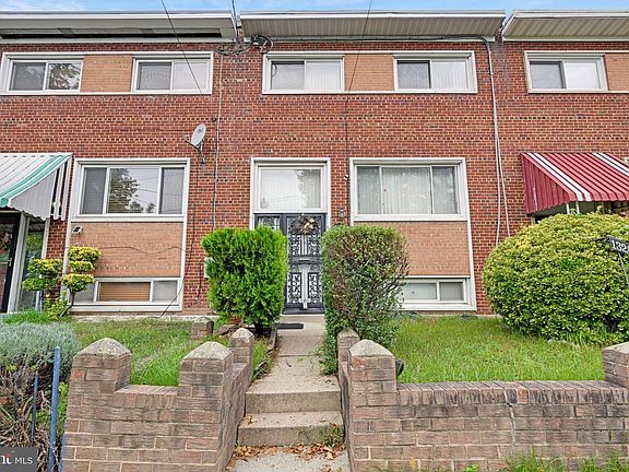 2nd image of 1326 W St NE