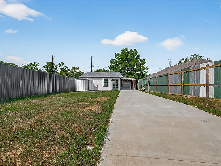 889 Chas Ln — Photo 3