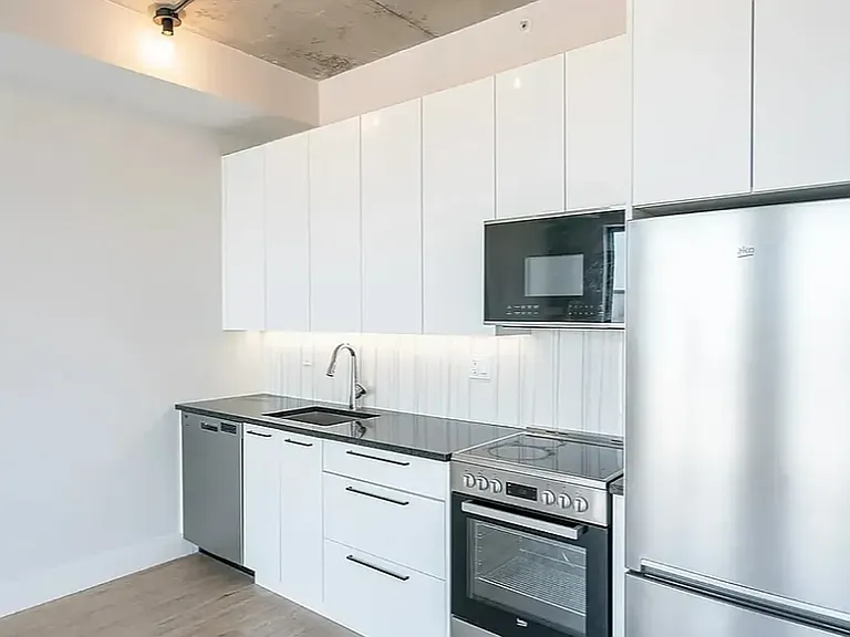 815 Flatbush Ave #Penthouse 17 — Photo 6