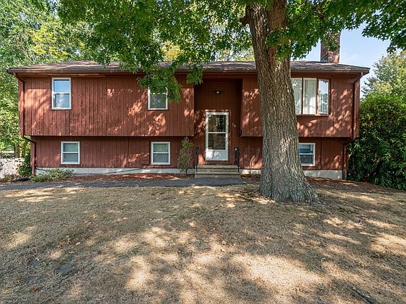 3rd image of 15 Highland Glen Dr