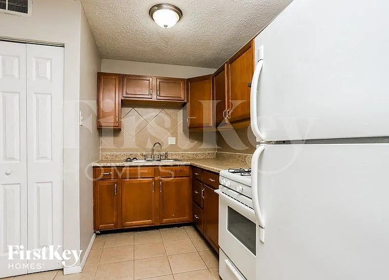 508 Saratoga Ln — Photo 7