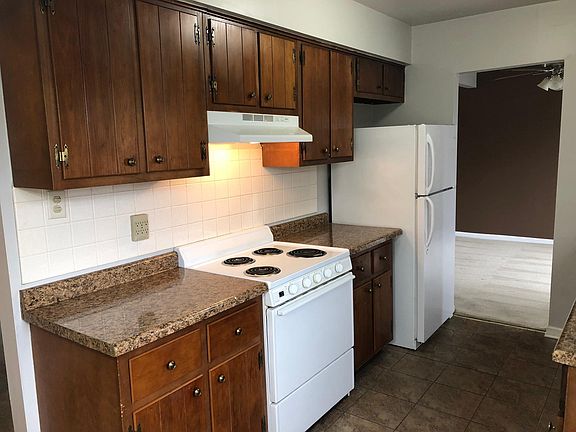 3rd image of 2405 W 63rd Ave