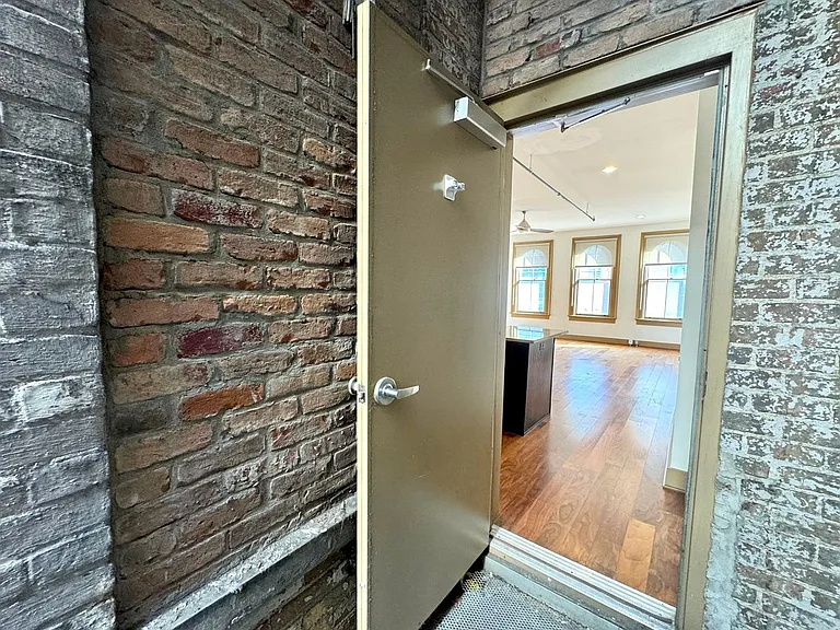 641 Walnut St Apartments — Photo 38