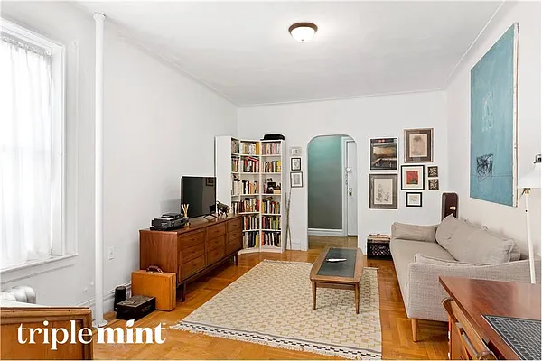 Sold by Triplemint | media 14