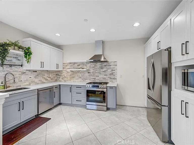 755 S Melrose St — Photo 11