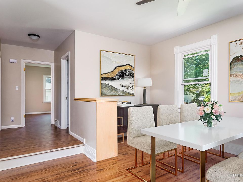 Dining area and built-in shelf unit