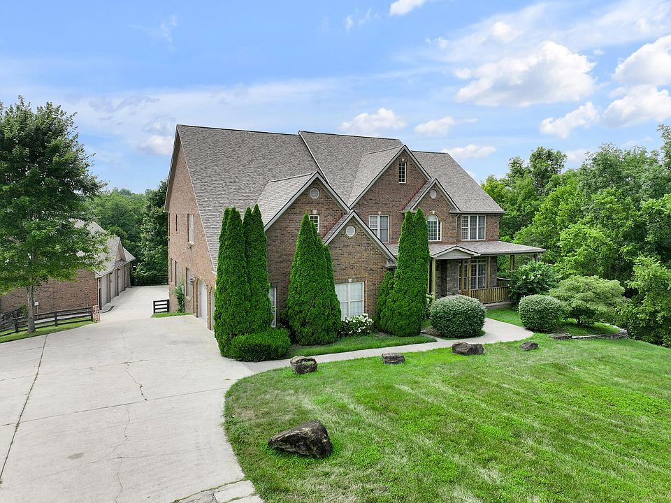 1st image of 204 Hickory Meadows Dr
