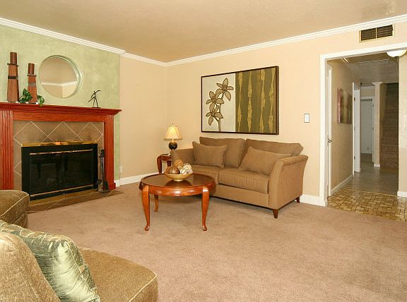 4th image of 2535 Maywood Ave