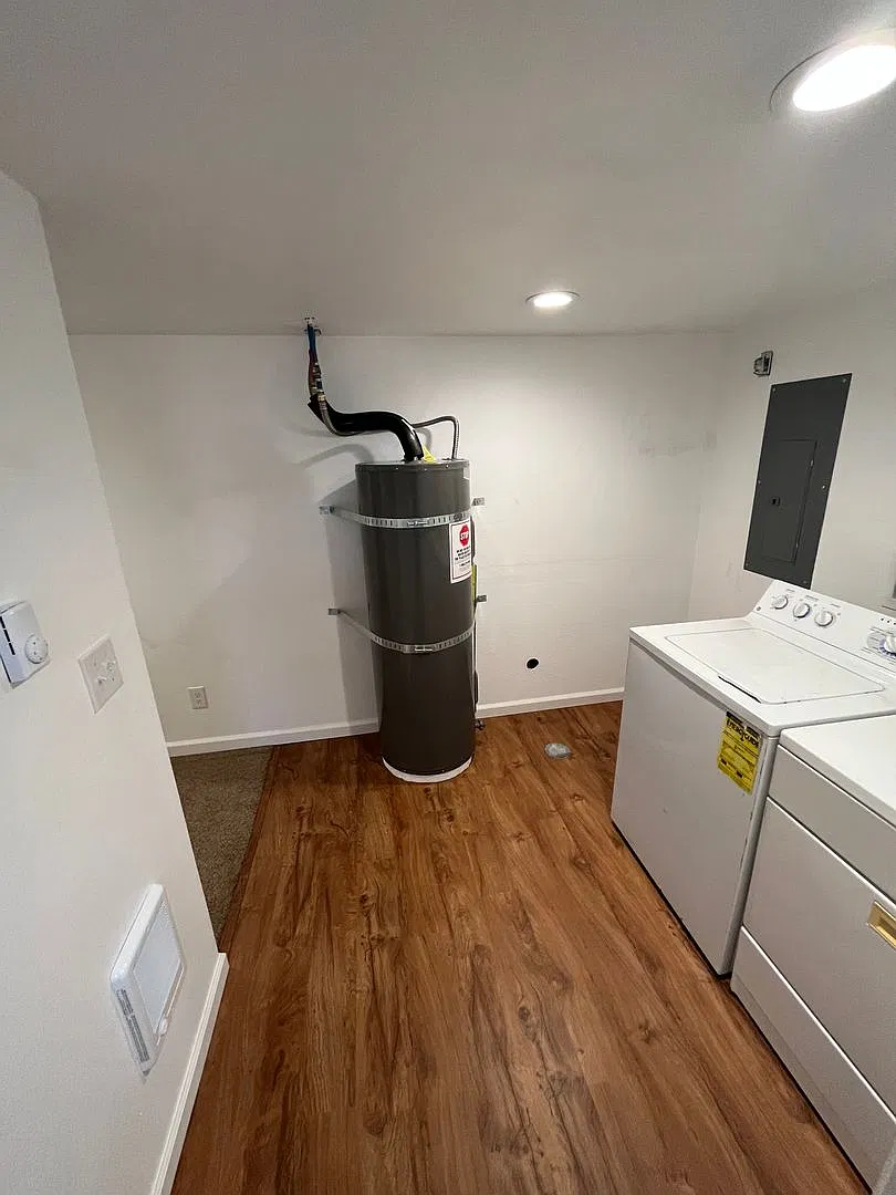 557-559 E Broad Ave Owner Selling — Photo 1