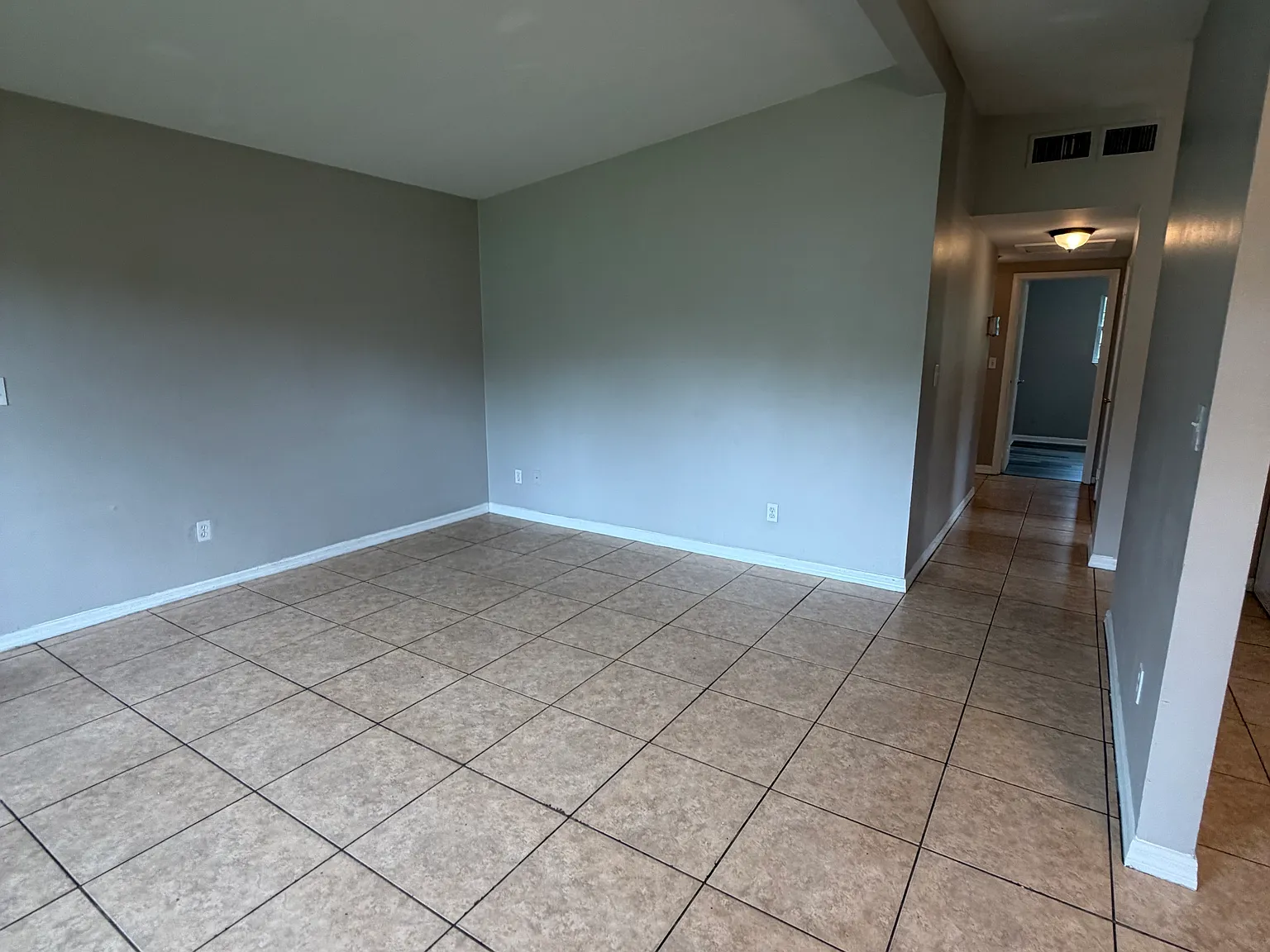 4 bed, 1216 sqft, $1,600 — Photo 3
